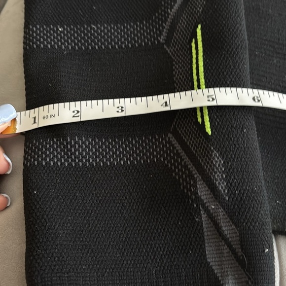 Knee Sleeves includes two size small - Picture 3 of 6